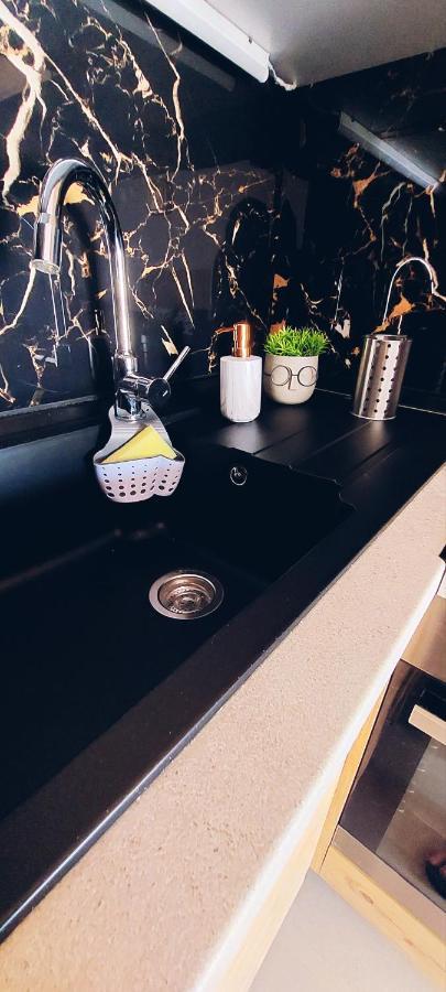 Black Flox Apartment 德拉玛 外观 照片